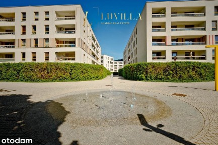 Wynajem Wysoki Standard 3 pokoje Blisko Centrum Własny Park z Fontanną