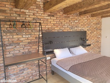 Przestronny dom z ogrodem i garażem, spokojna okolica.