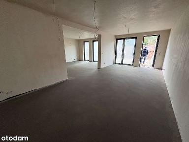 Lokal z witryną bezpośrednio przy ulicy, 2 miejsca parkingowe