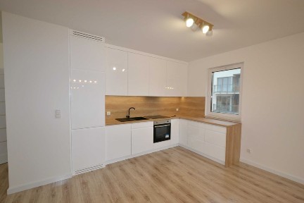 Duże mieszkanie z mc. postojowym i kom. lok.