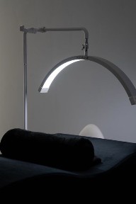 Stanowisko do stylizacji rzęs lub brwi.