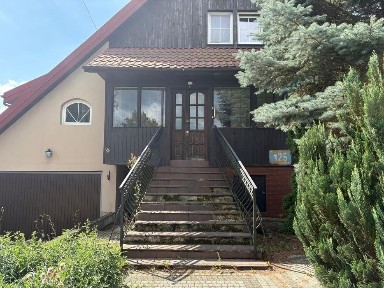 Duży dom z ogrodem 5 pokoji.