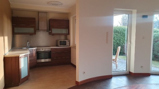 Atrakcyjne mieszkanie z garażem i ogródkiem Podolany