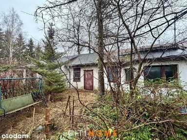 * Dom z zabudowaniami gospodarczymi w Karpiskach *