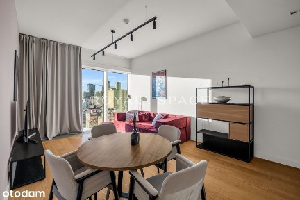 Złota 44 | Jasny przestronny apartament