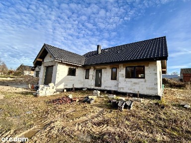 Dom wolnostojący 127,5 m2 w wykonaniu Eelewacja-elektryka-Tynki