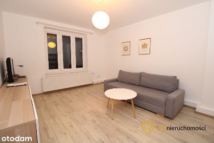 odnowione, przestronne mieszkanie w centrum