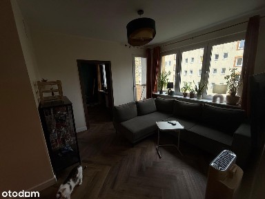 Przestronny 4-pokojowy apartament z 2 balkonami i oknami na 3 kierunki