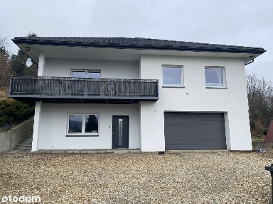 Dom z 2016r. w idealnej lokalizacji dla rodzin z dziećmi.