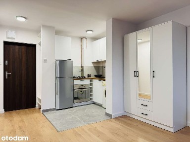 Jasna kawalerka po generalnym remoncie na pograniczu Woli i Śródmieści