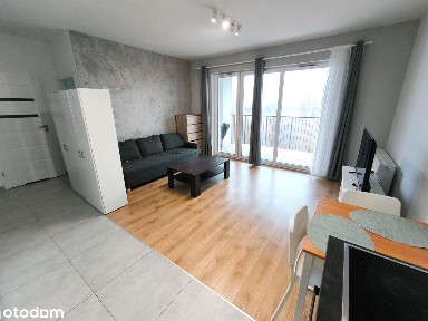 B. ładne, ciche, nowe budownictwo 2021r, 500m. od kolejki Skm !