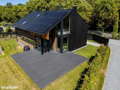 Nowoczesny dom nad jeziorem, blisko morza