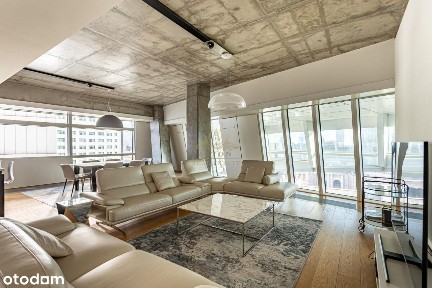 Spacious 5 room 227 sqm apartment on Złota 44