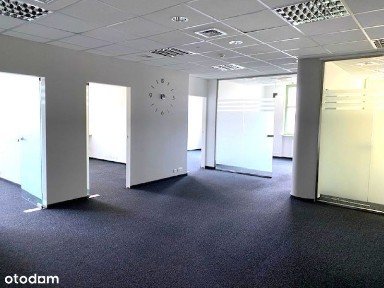Przestronna powierzchnia biurowa przy metrze i głównych arteriach