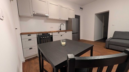 Oleśnica Rynek wynajmę kawalerkę z garderobą dobry standard