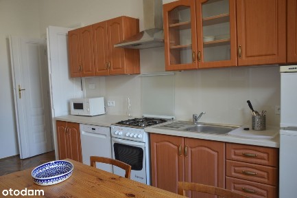 Jasne mieszkanie w kamienicy - 2 pokoje. Samo centrum!