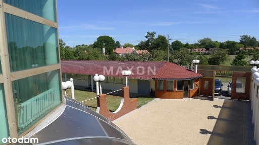 Budynek komercyjny w Pyrach (Ursynów).