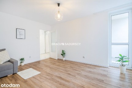 1 pok z osobną kuchnią ul.Wybickiego.