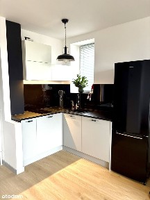 Bezpośrednio kawalerka z balkonem - przy metrze