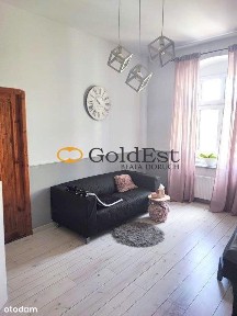 Przestronne mieszkanie w kamienicy z balkonem!