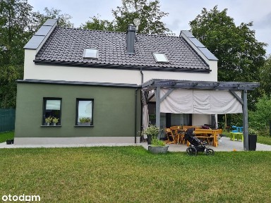 Dom wolnostojący, blisko las, jezioro.