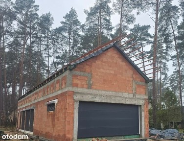 Nowy dom z garażem 2-stanowiskowym. W lesie i 380 m od Jeziora.