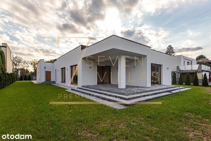 Nowoczesny Minimalizm i Zielone Otoczenie