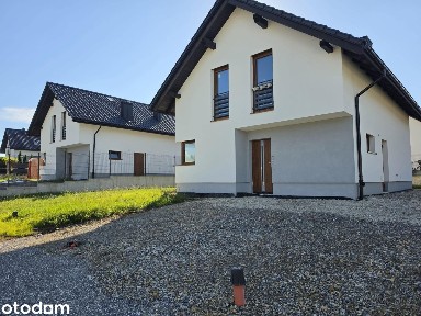 Dom z ogrodem indywidualnego projektu w spokojnej okolicy