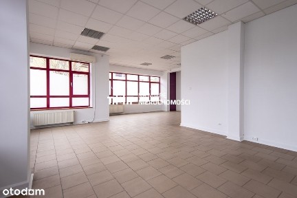 Dwa wejścia, Lokal usługowy, Duża przestrzeń