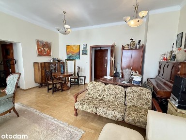 Czteropokojowe mieszkanie z widokiem na Ratusz