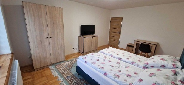 DUŻY Dom Podolszyce Płock 25-30 osób 17 pokoi + 2 kuchnie + 8 łazienek