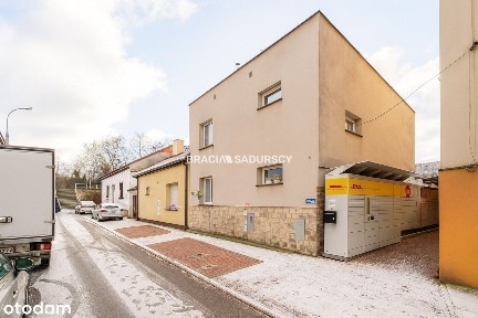 Dom inwestycyjny - 5 mieszkań, 2 lokale, paczkomat