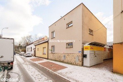 Dom inwestycyjny - 5 mieszkań, 2 lokale, paczkomat