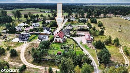 Trzypoziomowy dom na skraju miasta w Trzesiece