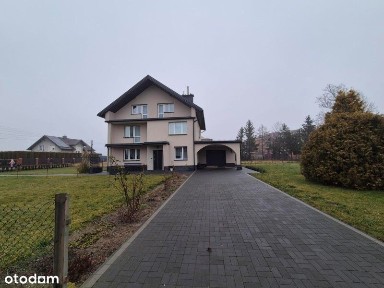 Wolnostojący dom, 7 pokoi, duża działka.