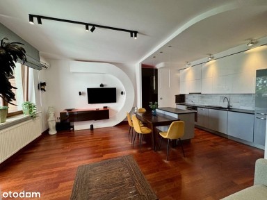 50 metrów od metra Wierzbno, pełna wygoda przy al. Niepodległości