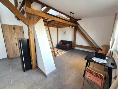 Rolna/Tokarska - przestronna kawalerka z sypialnia na antresoli