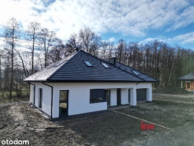 Nowy dom z dużą działką i zieloną okolicą dookoła