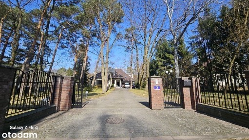 Dom 450 m2 otoczony starodrzewiem