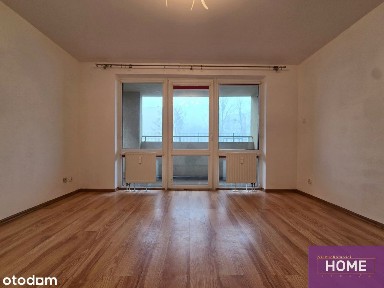 Na sprzedaż przestronne 3 pokojowe mieszkanie.