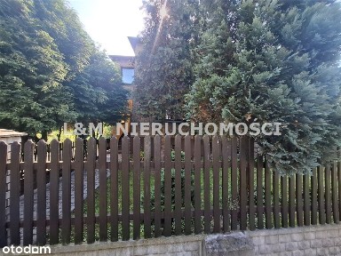 Rybnik Popielów. Dom podpiwniczony w zacisznym miejscu.