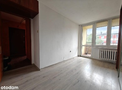 Przestronne i ustawne, widna kuchnia, balkon, do zamieszkania