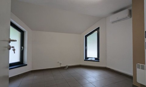 Budynek biurowy / handlowy/ magazynowy na wynajem