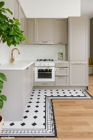 Wysokie 2 pokoje Mieszkanie w Pięknej Kamienicy.