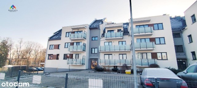 Pierwsze piętro, balkon, miejsce postojowe, teren