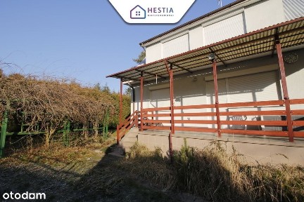 Dom wolnostojący z ogrodem w spokojnej okolicy.