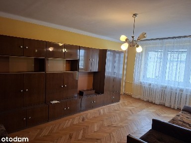 Przestronne mieszkanie z dużym balkonem - duży potencjał. Bezpośrednio