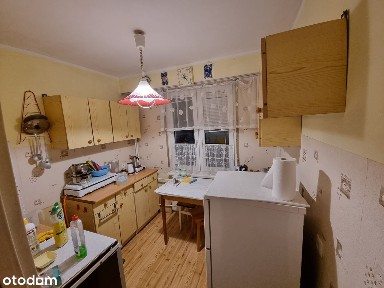 Przetronne 3-pokojowe mieszkanie z balkonem, do remontu.