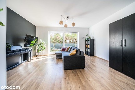 Dwupoziomowe mieszkanie do wejścia.