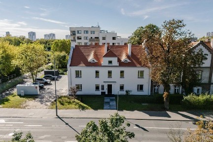 Lokal usługowy/biurowy na wynajem po remoncie - park ing